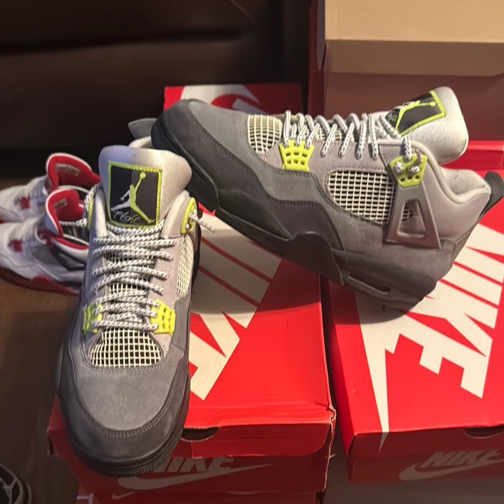 Jordan 4 SE 95 Neon